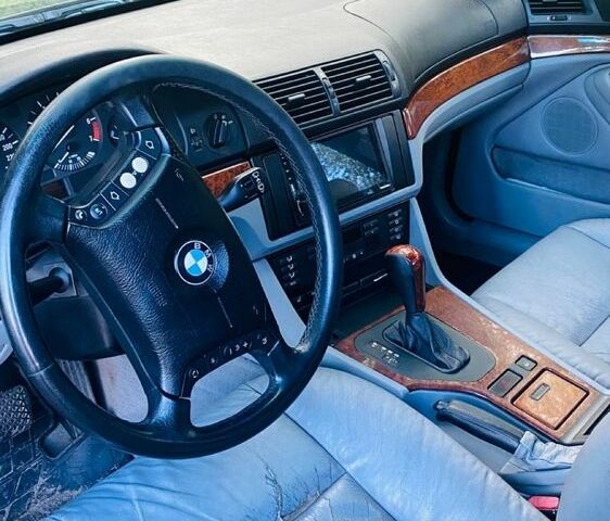 Черный БМВ 5 Серия, объемом двигателя 2.5 л и пробегом 338 тыс. км за 4600 $, фото 8 на Automoto.ua