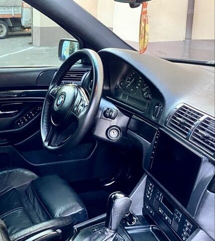 Черный БМВ 5 Серия, объемом двигателя 2.5 л и пробегом 380 тыс. км за 5600 $, фото 2 на Automoto.ua