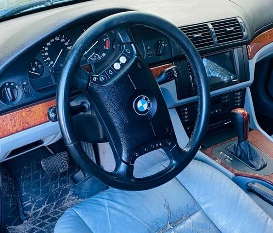 Черный БМВ 5 Серия, объемом двигателя 2.5 л и пробегом 338 тыс. км за 4600 $, фото 9 на Automoto.ua