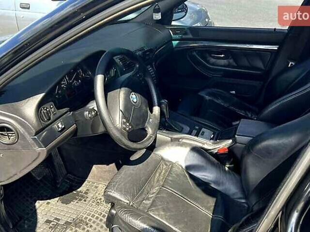 Черный БМВ 5 Серия, объемом двигателя 3 л и пробегом 383 тыс. км за 7900 $, фото 5 на Automoto.ua