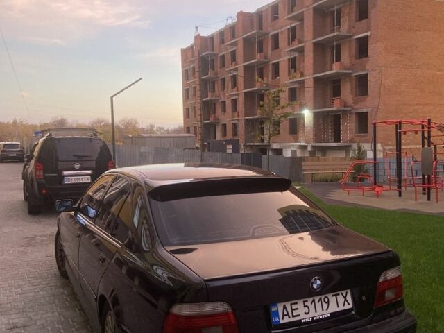 Черный БМВ 5 Серия, объемом двигателя 4.4 л и пробегом 500 тыс. км за 2999 $, фото 3 на Automoto.ua