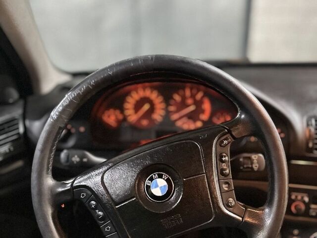 Черный БМВ 5 Серия, объемом двигателя 3 л и пробегом 500 тыс. км за 2700 $, фото 8 на Automoto.ua