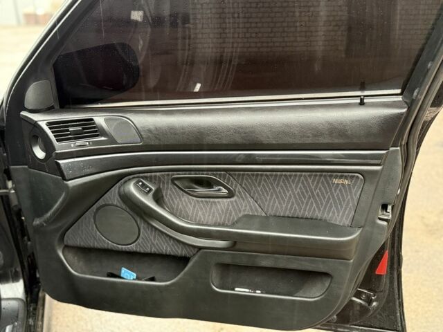 Черный БМВ 5 Серия, объемом двигателя 2.9 л и пробегом 300 тыс. км за 5500 $, фото 7 на Automoto.ua