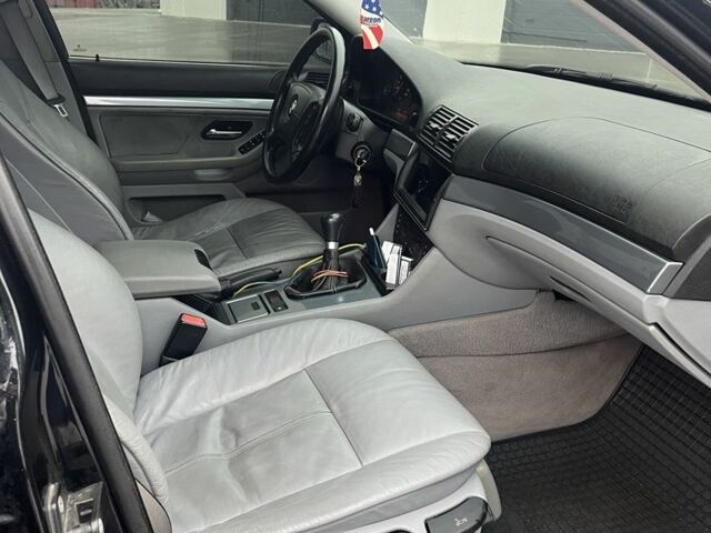 Черный БМВ 5 Серия, объемом двигателя 2.5 л и пробегом 350 тыс. км за 5450 $, фото 6 на Automoto.ua