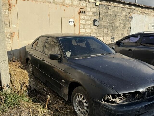 Черный БМВ 5 Серия, объемом двигателя 0 л и пробегом 250 тыс. км за 1100 $, фото 2 на Automoto.ua