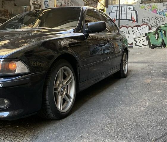 Черный БМВ 5 Серия, объемом двигателя 3 л и пробегом 360 тыс. км за 6500 $, фото 1 на Automoto.ua