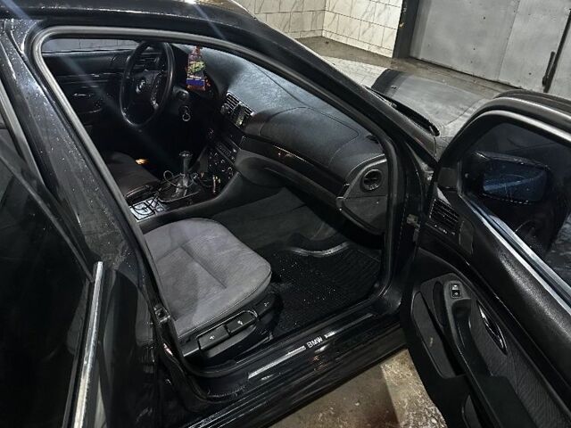 Черный БМВ 5 Серия, объемом двигателя 3 л и пробегом 500 тыс. км за 2700 $, фото 10 на Automoto.ua