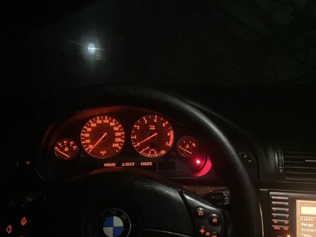 Черный БМВ 5 Серия, объемом двигателя 4.4 л и пробегом 500 тыс. км за 2999 $, фото 4 на Automoto.ua