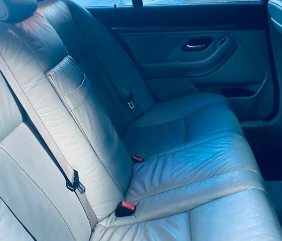 Черный БМВ 5 Серия, объемом двигателя 2.5 л и пробегом 338 тыс. км за 4600 $, фото 6 на Automoto.ua