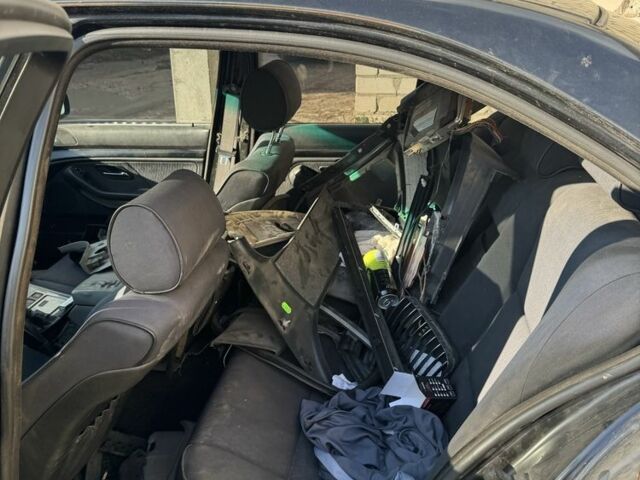 Черный БМВ 5 Серия, объемом двигателя 0 л и пробегом 250 тыс. км за 1100 $, фото 5 на Automoto.ua