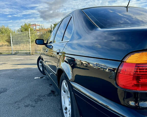 Черный БМВ 5 Серия, объемом двигателя 2.2 л и пробегом 435 тыс. км за 5700 $, фото 1 на Automoto.ua