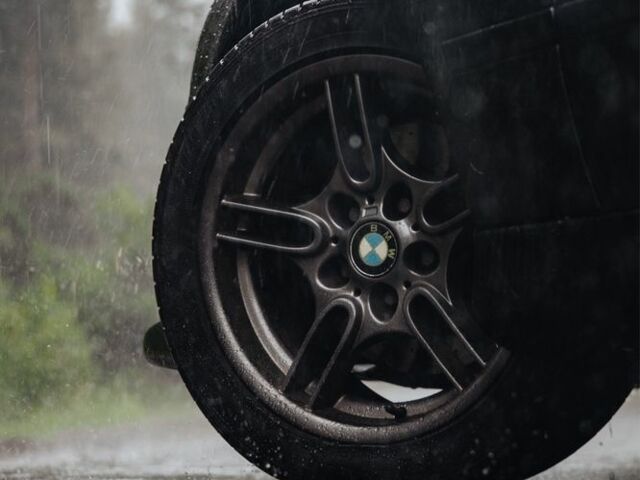 Чорний БМВ 5 Серія, об'ємом двигуна 2.9 л та пробігом 455 тис. км за 10000 $, фото 5 на Automoto.ua