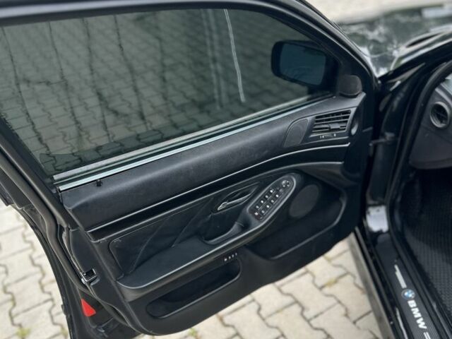 Черный БМВ 5 Серия, объемом двигателя 2.9 л и пробегом 250 тыс. км за 2400 $, фото 5 на Automoto.ua