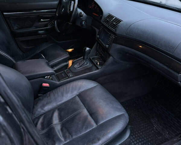 Черный БМВ 5 Серия, объемом двигателя 3 л и пробегом 500 тыс. км за 4100 $, фото 8 на Automoto.ua