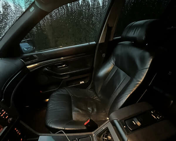 Чорний БМВ 5 Серія, об'ємом двигуна 4.4 л та пробігом 250 тис. км за 7999 $, фото 5 на Automoto.ua