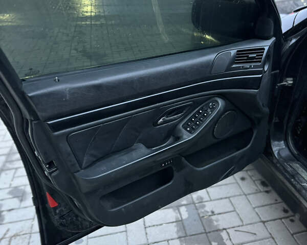 Черный БМВ 5 Серия, объемом двигателя 3 л и пробегом 500 тыс. км за 4100 $, фото 7 на Automoto.ua