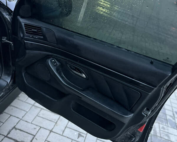 Черный БМВ 5 Серия, объемом двигателя 3 л и пробегом 500 тыс. км за 4100 $, фото 9 на Automoto.ua