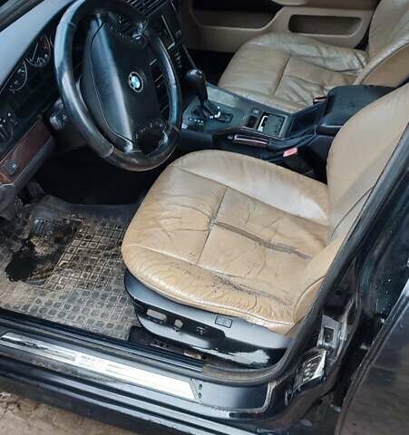 Чорний БМВ 5 Серія, об'ємом двигуна 2.17 л та пробігом 111 тис. км за 3700 $, фото 7 на Automoto.ua