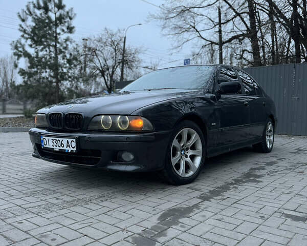 Черный БМВ 5 Серия, объемом двигателя 3 л и пробегом 500 тыс. км за 4100 $, фото 1 на Automoto.ua