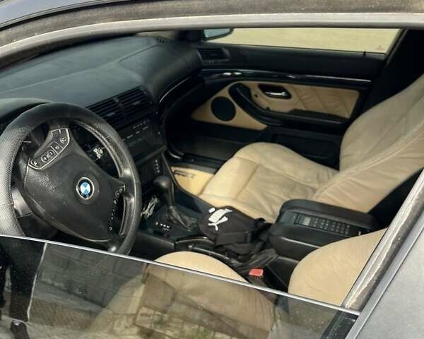 Черный БМВ 5 Серия, объемом двигателя 3.5 л и пробегом 300 тыс. км за 5199 $, фото 5 на Automoto.ua