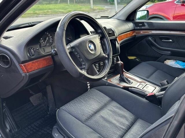 Черный БМВ 5 Серия, объемом двигателя 2.5 л и пробегом 300 тыс. км за 5700 $, фото 4 на Automoto.ua