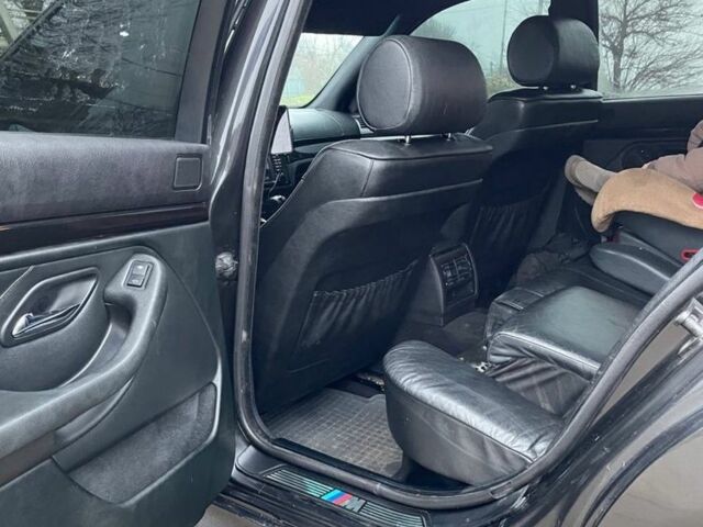 Чорний БМВ 5 Серія, об'ємом двигуна 3 л та пробігом 300 тис. км за 5600 $, фото 19 на Automoto.ua