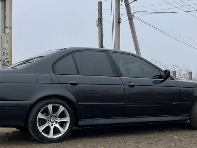 Чорний БМВ 5 Серія, об'ємом двигуна 3 л та пробігом 300 тис. км за 5600 $, фото 7 на Automoto.ua