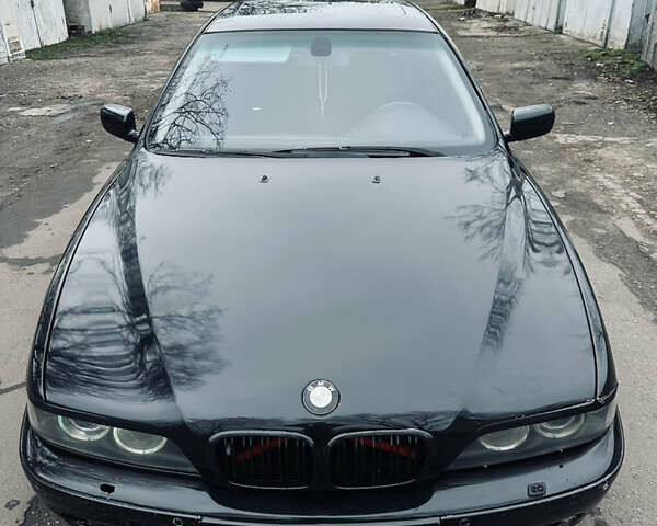 Чорний БМВ 5 Серія, об'ємом двигуна 3 л та пробігом 500 тис. км за 6000 $, фото 1 на Automoto.ua