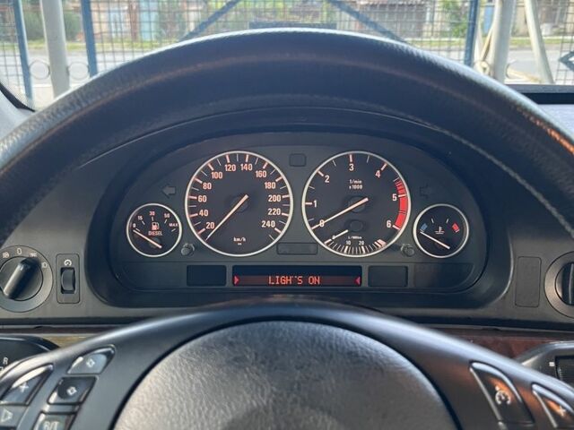 Черный БМВ 5 Серия, объемом двигателя 0 л и пробегом 335 тыс. км за 7700 $, фото 9 на Automoto.ua