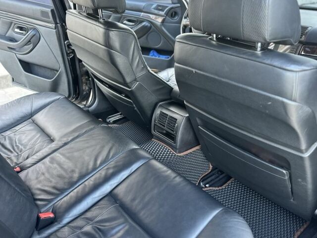 Черный БМВ 5 Серия, объемом двигателя 0 л и пробегом 335 тыс. км за 7700 $, фото 7 на Automoto.ua