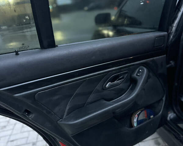 Черный БМВ 5 Серия, объемом двигателя 3 л и пробегом 500 тыс. км за 4100 $, фото 5 на Automoto.ua