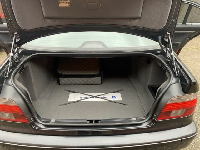 Черный БМВ 5 Серия, объемом двигателя 0 л и пробегом 350 тыс. км за 9000 $, фото 6 на Automoto.ua