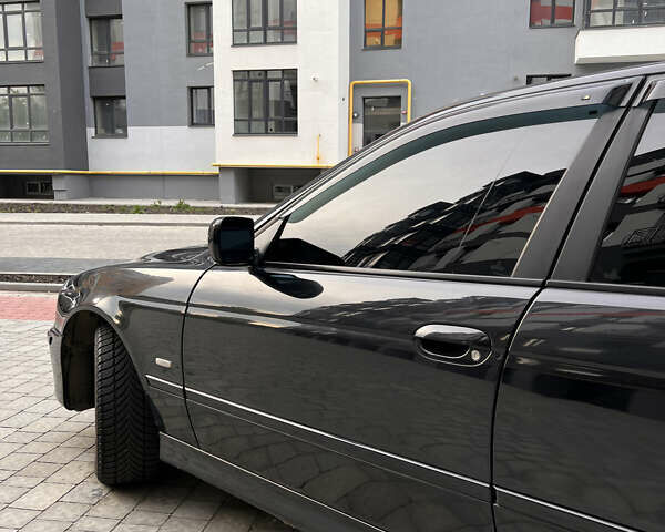 Черный БМВ 5 Серия, объемом двигателя 3 л и пробегом 346 тыс. км за 7500 $, фото 4 на Automoto.ua