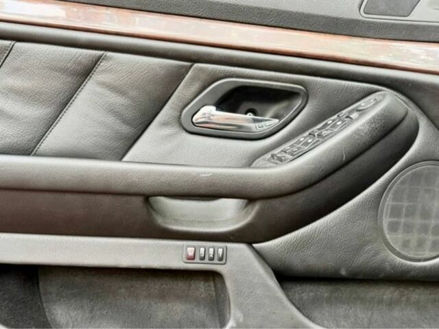 Черный БМВ 5 Серия, объемом двигателя 2.5 л и пробегом 395 тыс. км за 4999 $, фото 11 на Automoto.ua