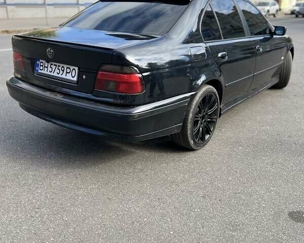 Черный БМВ 5 Серия, объемом двигателя 3.5 л и пробегом 300 тыс. км за 5199 $, фото 2 на Automoto.ua