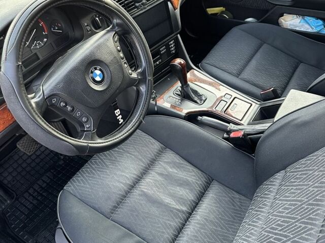 Черный БМВ 5 Серия, объемом двигателя 2.5 л и пробегом 300 тыс. км за 5700 $, фото 5 на Automoto.ua