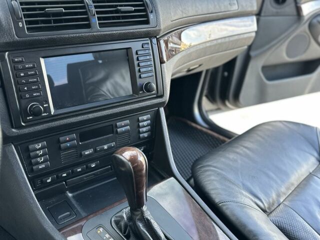 Черный БМВ 5 Серия, объемом двигателя 0 л и пробегом 335 тыс. км за 7700 $, фото 3 на Automoto.ua