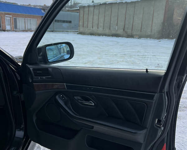 Черный БМВ 5 Серия, объемом двигателя 3 л и пробегом 324 тыс. км за 9200 $, фото 18 на Automoto.ua