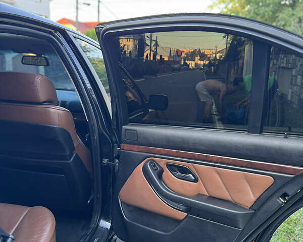 Черный БМВ 5 Серия, объемом двигателя 2.93 л и пробегом 450 тыс. км за 6000 $, фото 14 на Automoto.ua