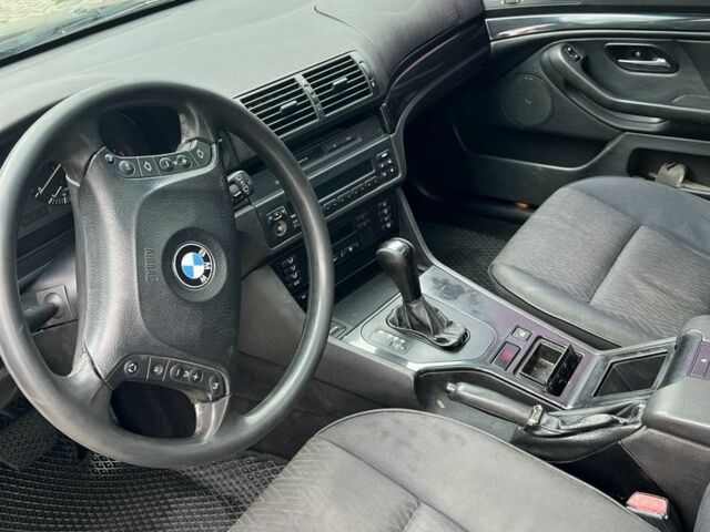 Черный БМВ 5 Серия, объемом двигателя 2.9 л и пробегом 250 тыс. км за 2400 $, фото 3 на Automoto.ua