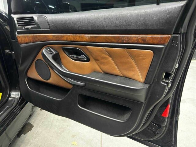 Черный БМВ 5 Серия, объемом двигателя 3 л и пробегом 450 тыс. км за 5700 $, фото 18 на Automoto.ua