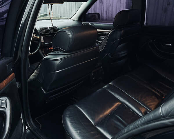 Чорний БМВ 5 Серія, об'ємом двигуна 3 л та пробігом 500 тис. км за 6000 $, фото 18 на Automoto.ua