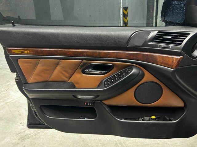 Черный БМВ 5 Серия, объемом двигателя 3 л и пробегом 450 тыс. км за 5700 $, фото 7 на Automoto.ua