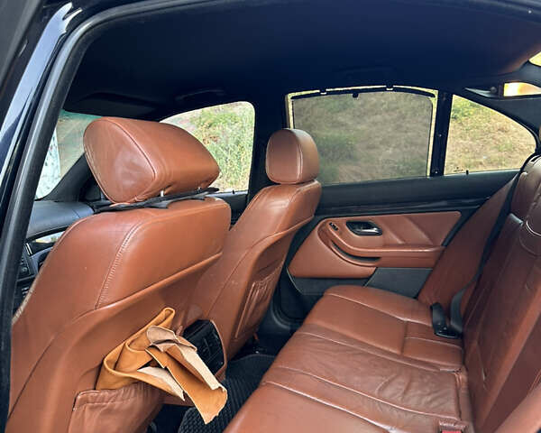 Чорний БМВ 5 Серія, об'ємом двигуна 3 л та пробігом 455 тис. км за 5200 $, фото 6 на Automoto.ua
