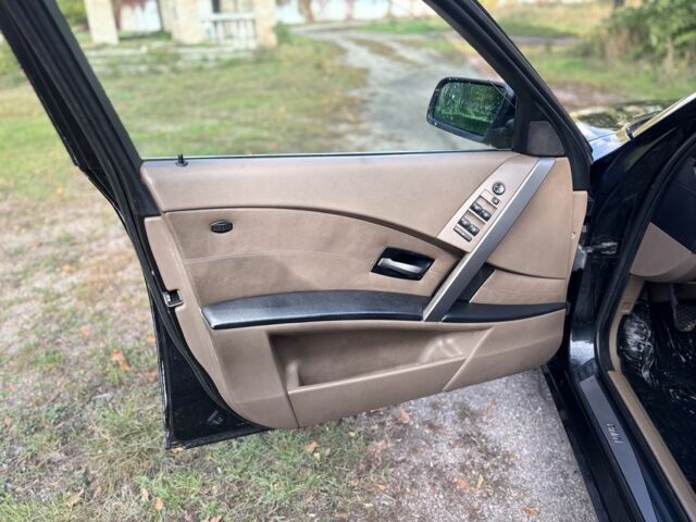 Черный БМВ 5 Серия, объемом двигателя 3 л и пробегом 500 тыс. км за 3350 $, фото 12 на Automoto.ua