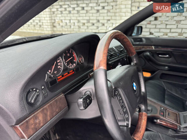 Черный БМВ 5 Серия, объемом двигателя 3 л и пробегом 302 тыс. км за 8000 $, фото 13 на Automoto.ua