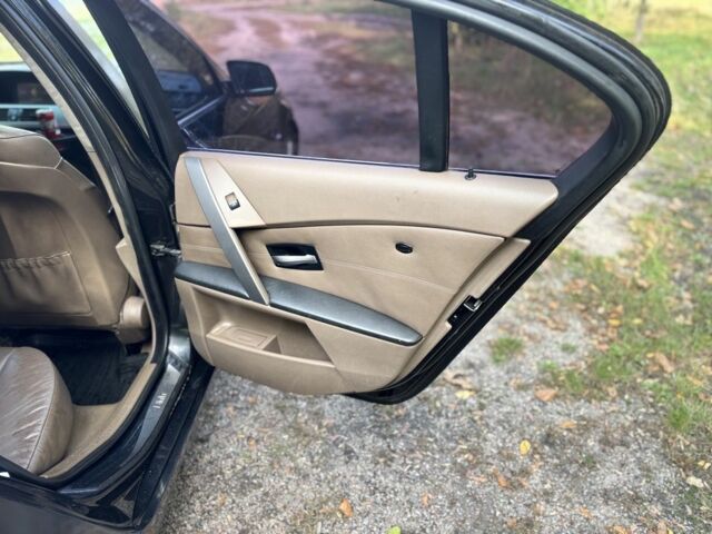 Черный БМВ 5 Серия, объемом двигателя 3 л и пробегом 500 тыс. км за 3350 $, фото 17 на Automoto.ua