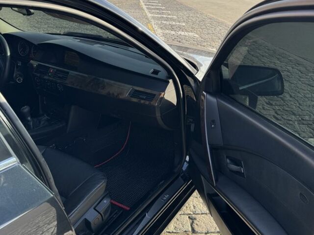 Чорний БМВ 5 Серія, об'ємом двигуна 3 л та пробігом 350 тис. км за 4100 $, фото 12 на Automoto.ua