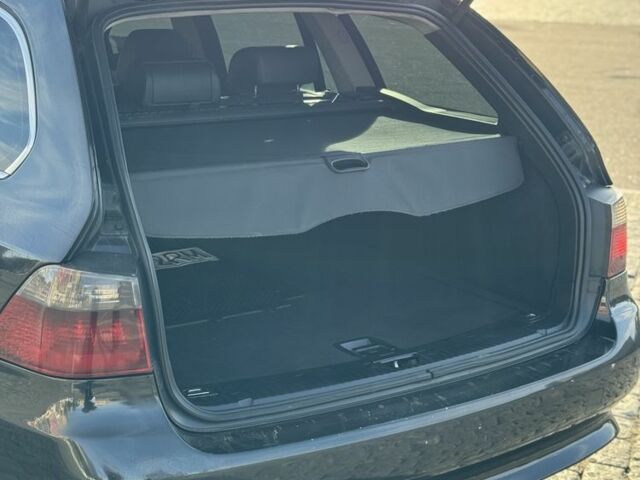 Чорний БМВ 5 Серія, об'ємом двигуна 3 л та пробігом 350 тис. км за 4100 $, фото 7 на Automoto.ua