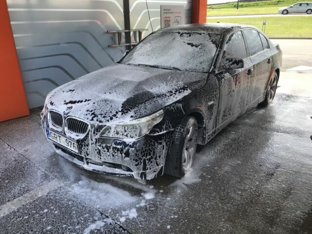 Черный БМВ 5 Серия, объемом двигателя 2.5 л и пробегом 300 тыс. км за 4210 $, фото 4 на Automoto.ua